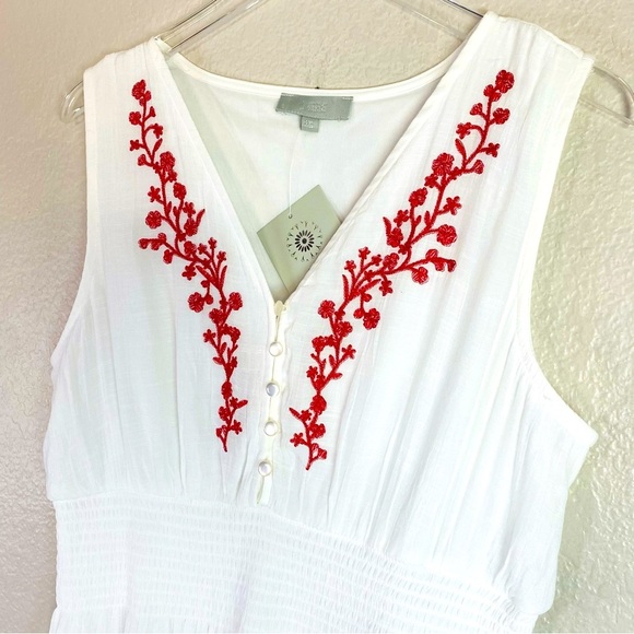 J Gee Red Floral Embroidered White Smocked Waist Tiered Dress Size XLP - Picture 3 of 8